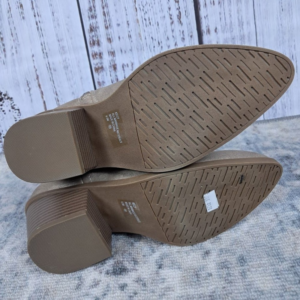 NWOT JELLYPOP 6.5 Kelly Beige Gold Glitter Ankle‎ Booties Faux Suede Wooden Heel - Picture 4 of 8